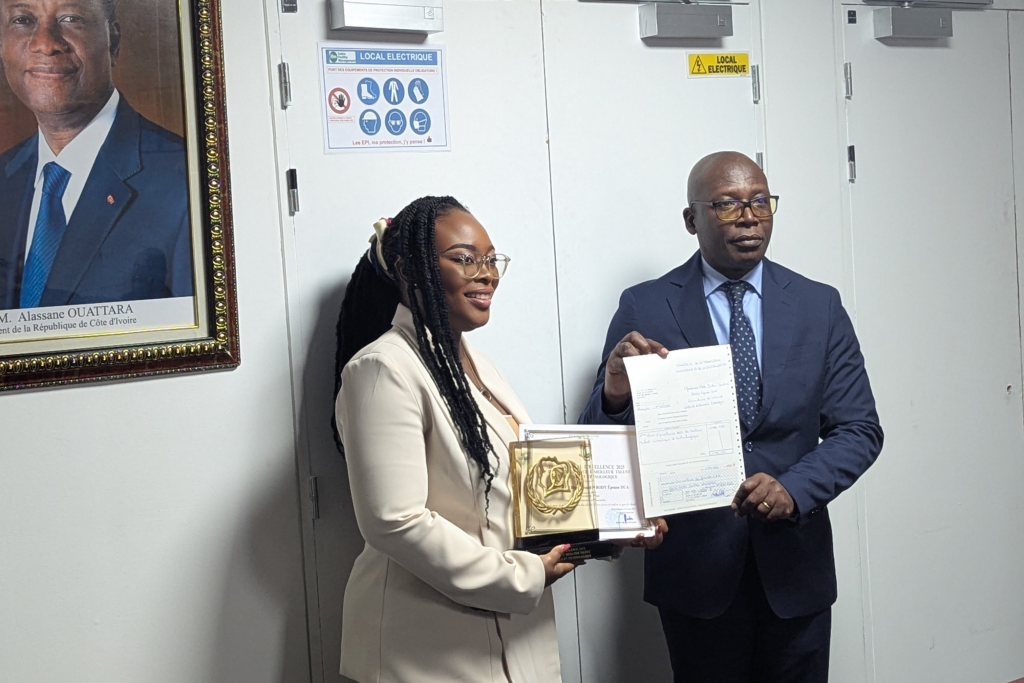 Notre Manager Générale reçoit le 3ᵉ Prix National d’Excellence 2025